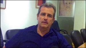 20140811_09_20_GerardoBecerra_Twitt