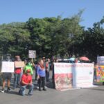 Protestan estudiantes y el pueblo contra alza al pasaje de colectivos